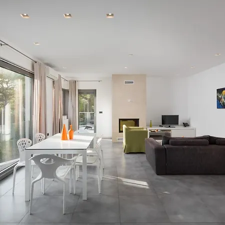 Villa Valsavia-Apt Monsena With Pool,Spa&Bike Depo ロヴィニ